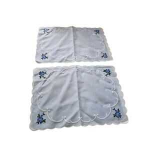 Set of 4 Embroidered Place Mats Vintage See Description